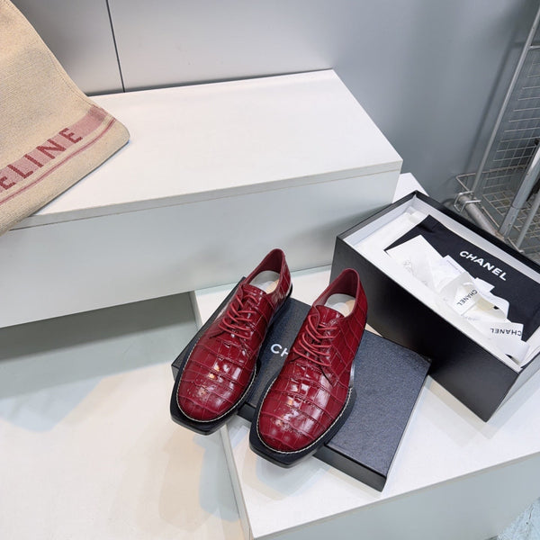 CC Lace-Up Shoes Burgundy Crocodile Embossed Patent Calfskin 842730