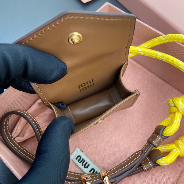MICRO BAG 7 IN TAWNY BROWN SMOOTH LAMBSKIN YELLOW STRAP