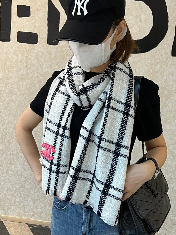 CC Scarf 190 CM In White With Black Stripes Wool  420038