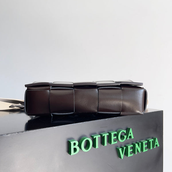 BV Two-In-One Cassette Bag 26cm Brown Leather