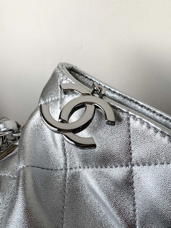 CC Vintage Hobo Bag 30cm Silver Metalic Lambskin Silver Hardware