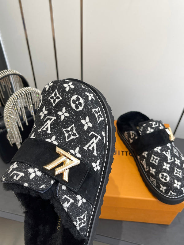 LV Cosy Flat Slippers Comfort Clog Black Leather  Monogram Fur 533467