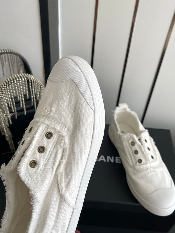 CC 26s Laceless Canvas Sneakers White Canvas 945159