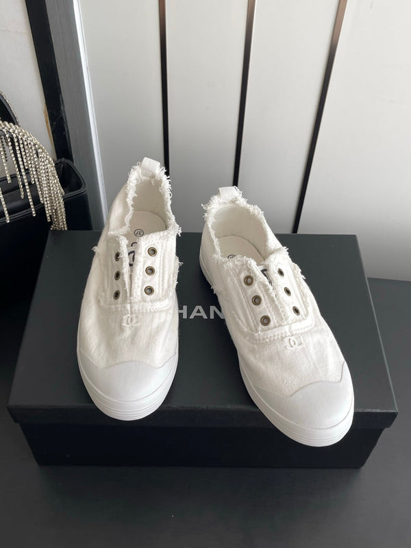 CC 26s Laceless Canvas Sneakers White Canvas 945159