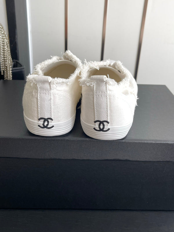CC 26s Laceless Canvas Sneakers White Canvas 945159