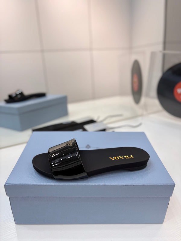 Pra Slides Black Patent Leather 834596