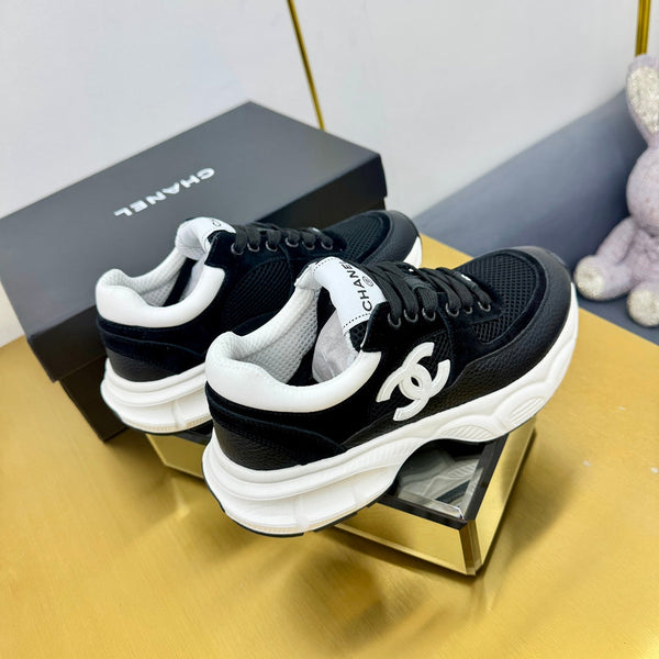 SNEAKER IN BLACK WITH WHITE LOGO CALFSKIN AND MESH