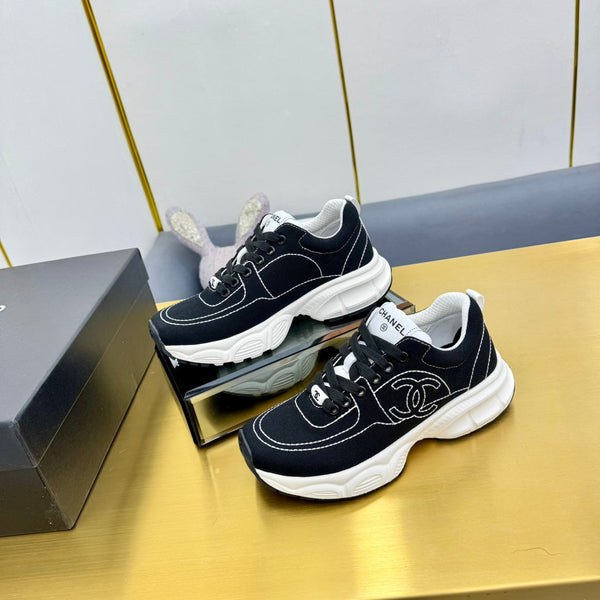 SNEAKER IN BLACK MIX WHITE BREATHABLE FABRIC