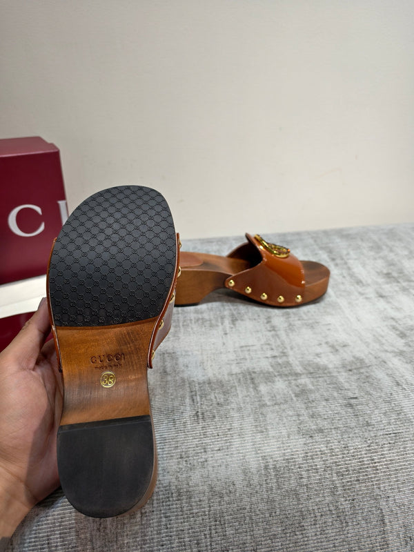 GG Wooden Clog Sandals Brown Patent Leather 864266