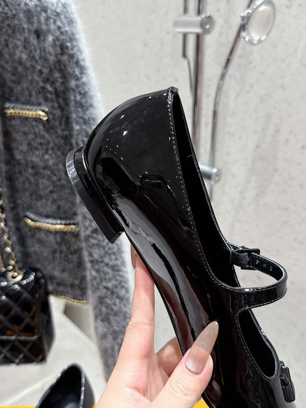 LV Swing Ballet Flat Black Patent Leather 610711