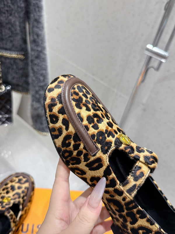 LV Soho Flat Loafer Black Yellow Leopard Horsehair 610855
