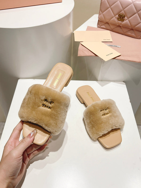 Miu Slides Beige Leather Fur 739560