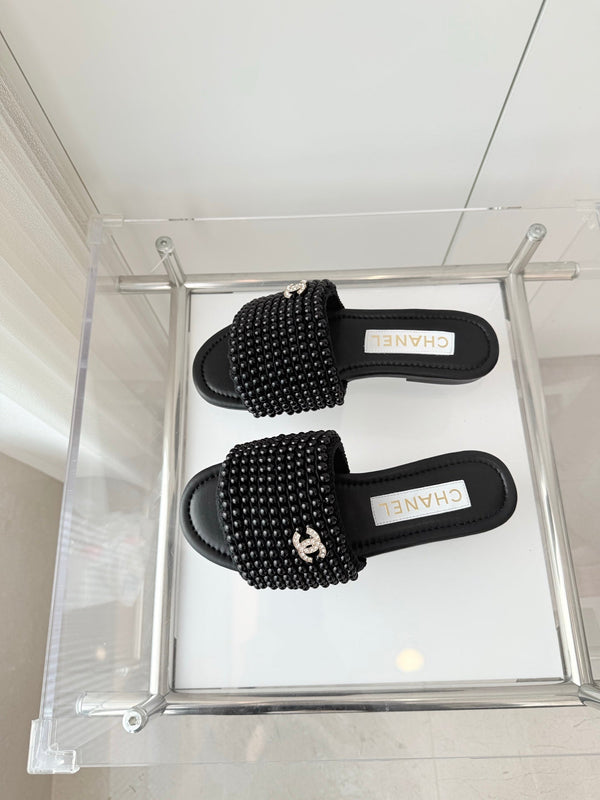 CC 25 Slippers Black Leather 238742