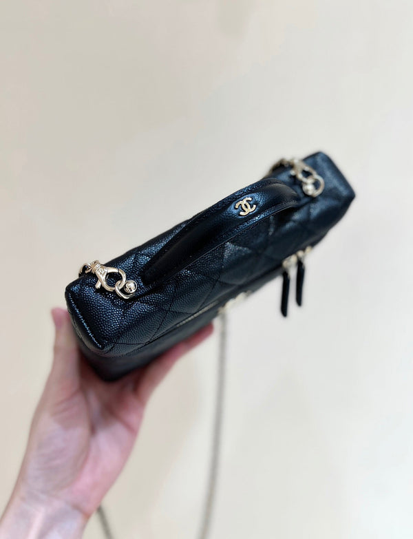 25C Vanity 19cm Top Handle Black Grained Calfskin