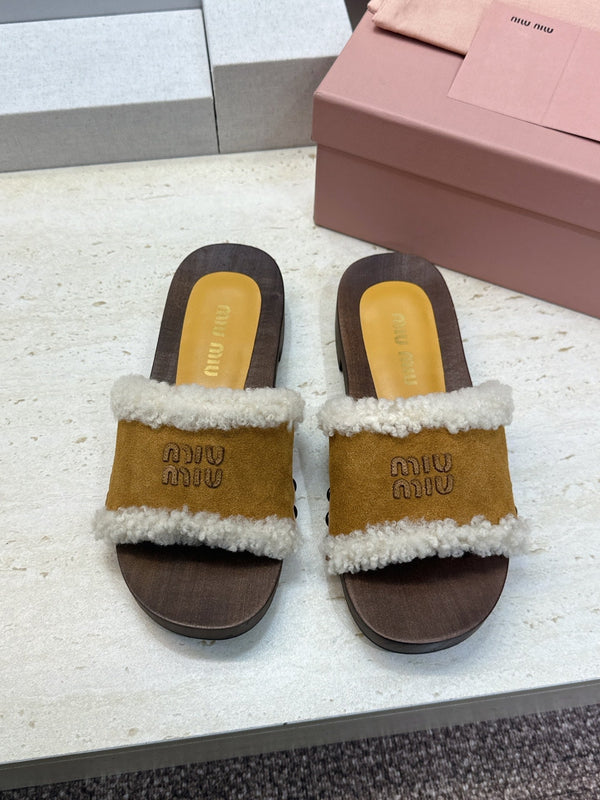 Miu Clog Sandals Yellow Suede Fur 118378