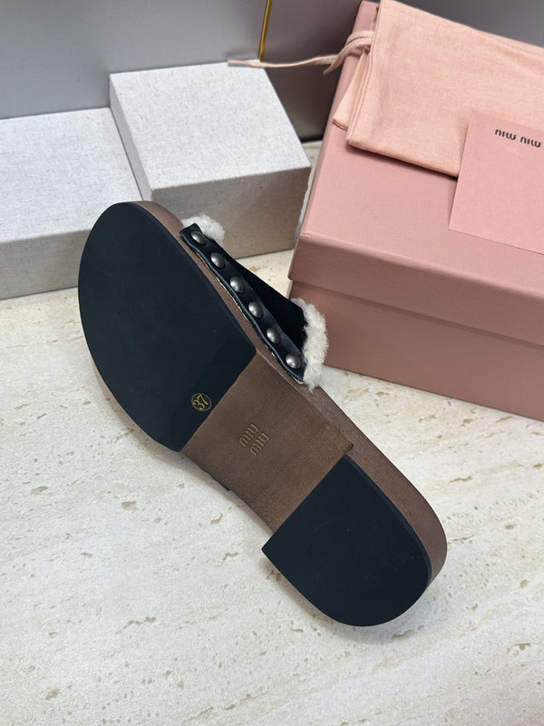 Miu Clog Sandals Black Suede Fur 118380
