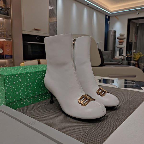 ROUND-TOE HIGH HEEL BOOTS IN WHITE SMOOTH LAMBSKIN