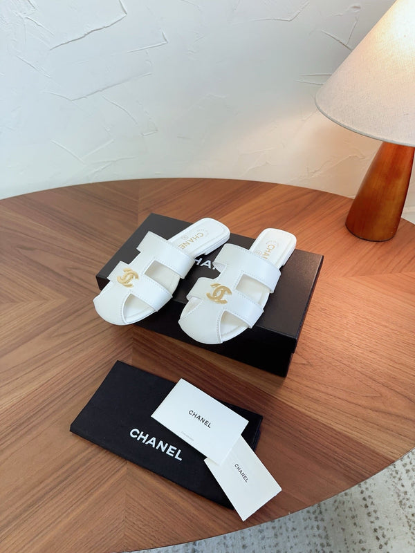 CC 26s Slipper White Lambskin 827260