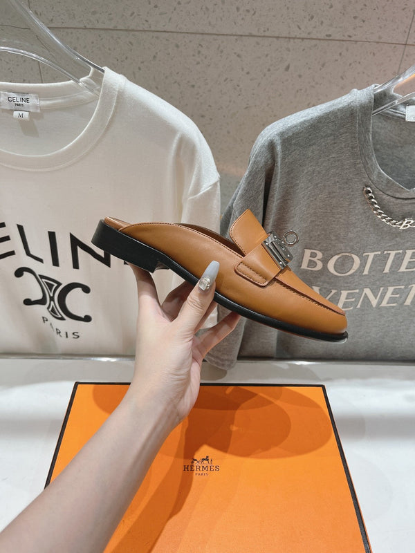 IOTA MULE CARAMEL CALFSKIN