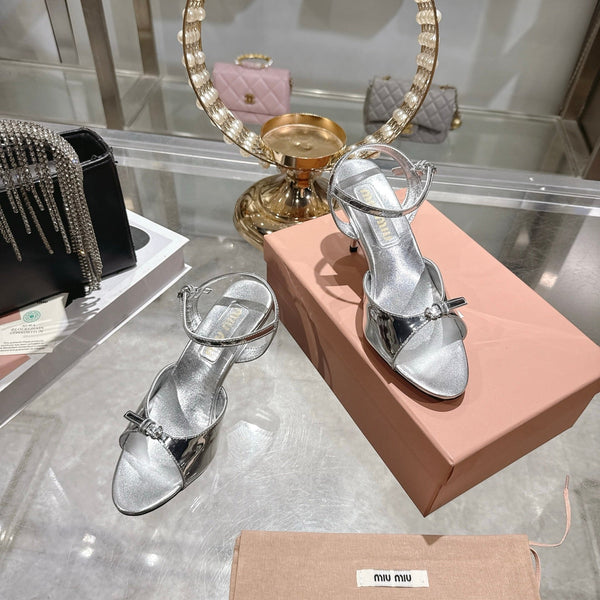 Miu Sandal With Buckle Sliver Patent Leather 751328