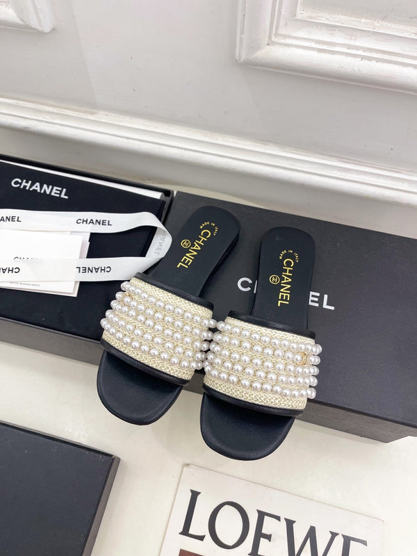 CC Flat Sandal In White Mix Black Calfskin