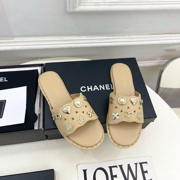 CC 26s Flat Sandals Beige Lambskin Charm-Decorated