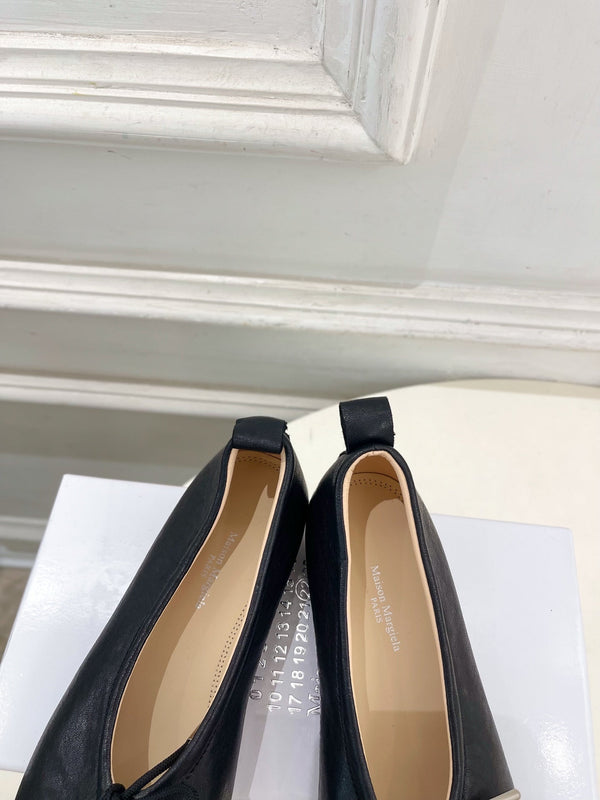 MM 26s Tabi Ballet Flats Black Lambskin 947488