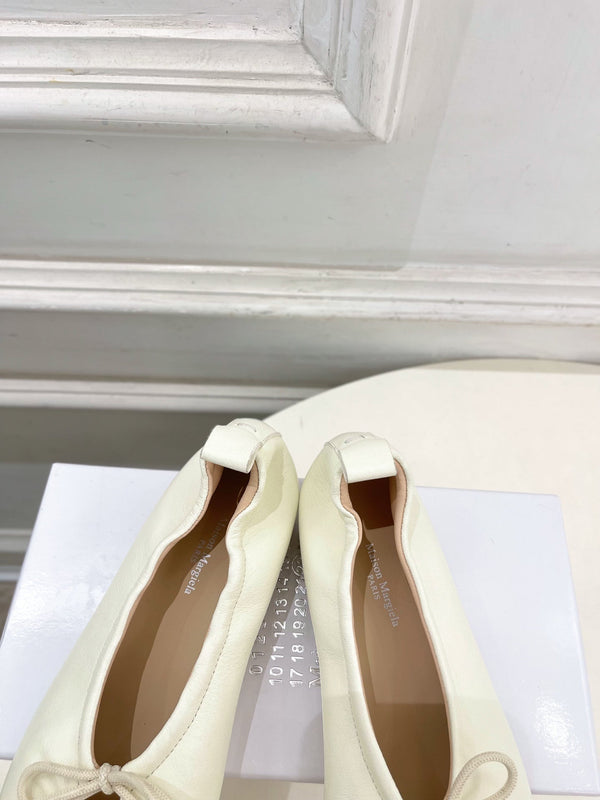MM 26s Tabi Ballet Flats Cream Lambskin 947489