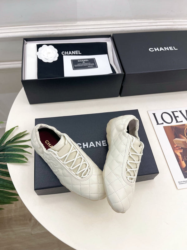 CC 26s Sneakers Cream Quilted Lambskin 946989