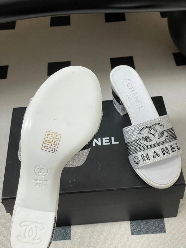 CC 26s Sandals 70 White Gray Sheepskin Rhinestones 649512