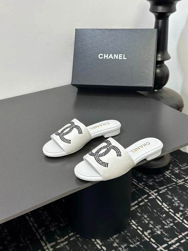 CC 2026 Slippers White Canvas Sheepskin 668148