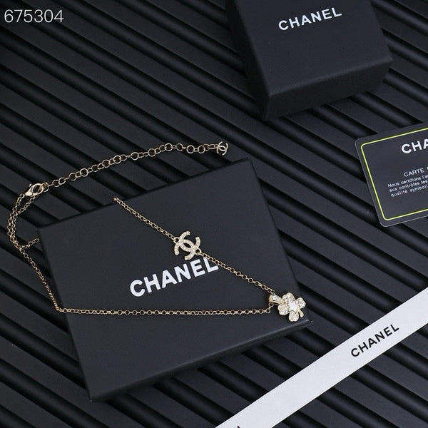 PENDANT NECKLACE FULL DIAMOND FOUR-LEAF CLOVER DOUBLE C IN GOLD