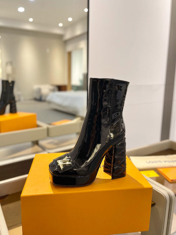 LV 26 AW L's Boutique Ankle Boots 12cm Black Patent Leather 574356